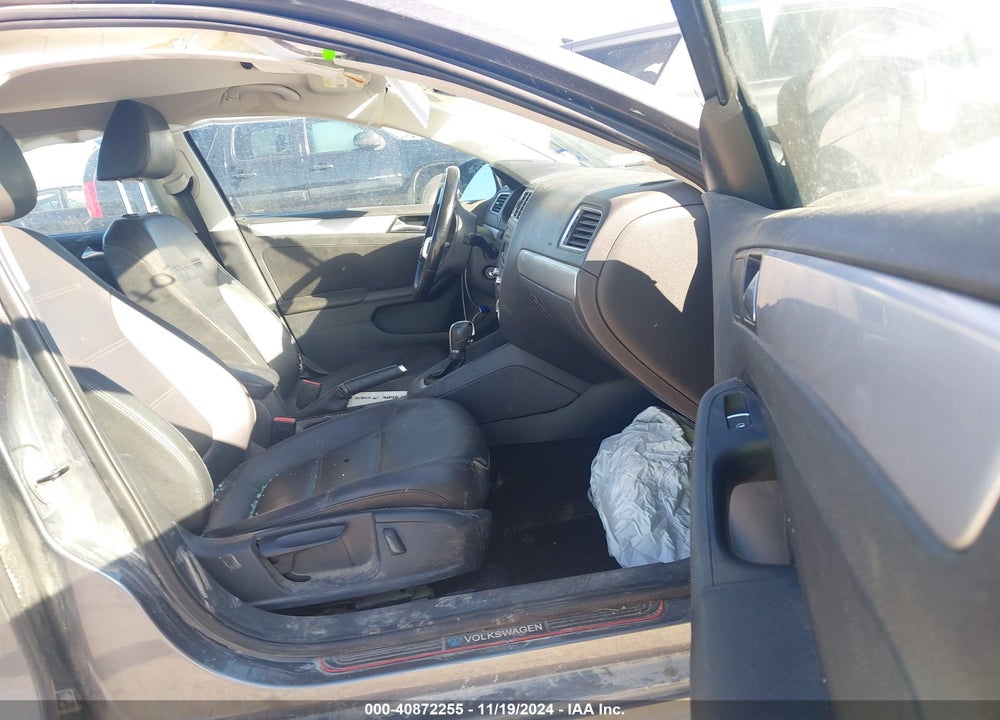 2013 VOLKSWAGEN JETTA VIN: 3VWDX7AJXDM311402