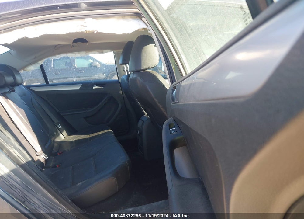 2013 VOLKSWAGEN JETTA VIN: 3VWDX7AJXDM311402