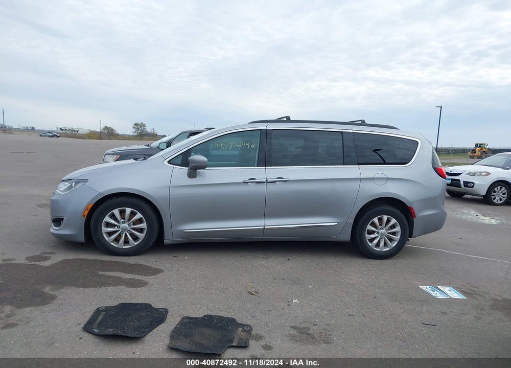 2017 CHRYSLER PACIFICA VIN: 2C4RC1BG9HR620927
