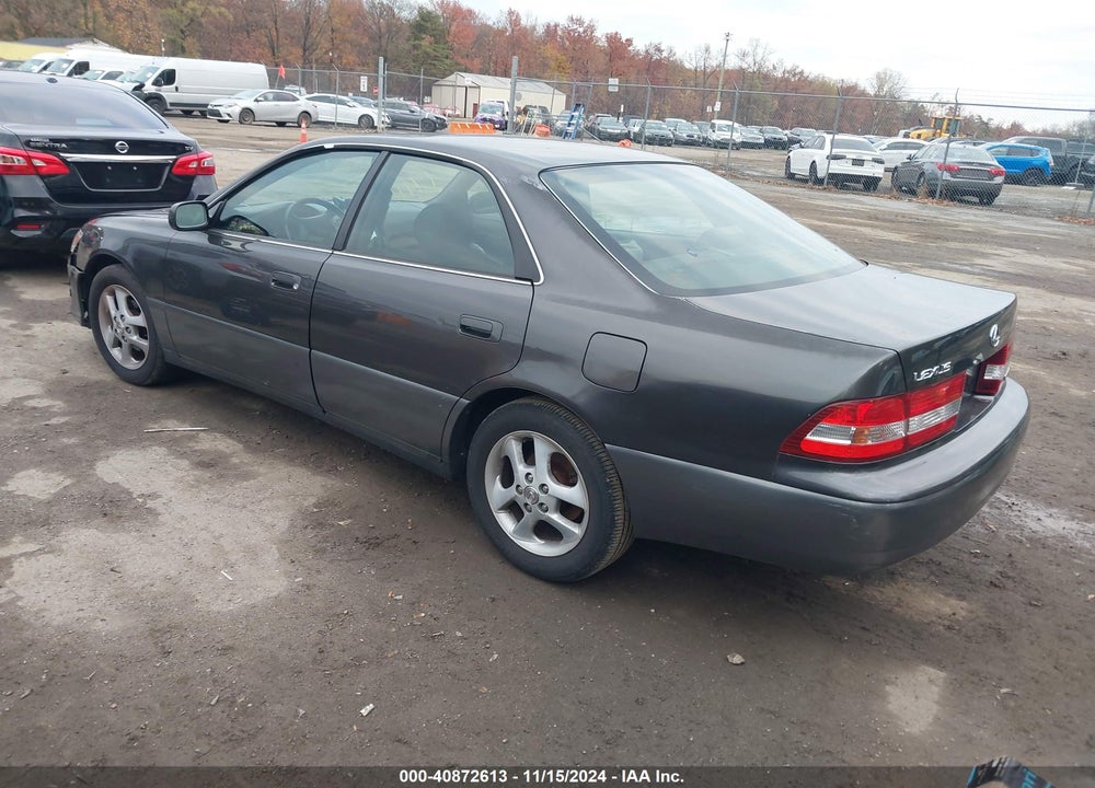 2001 LEXUS ES 300 VIN: JT8BF28G915108818