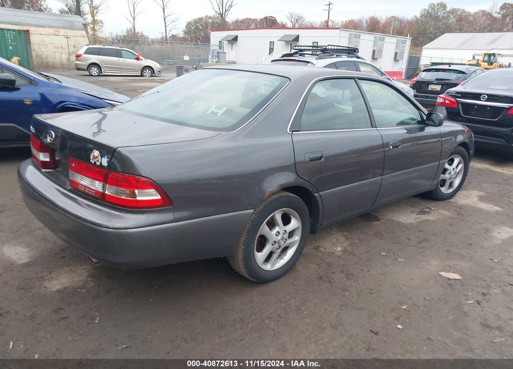 2001 LEXUS ES 300 VIN: JT8BF28G915108818
