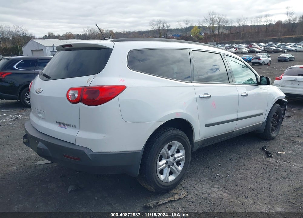 2010 CHEVROLET TRAVERSE LS VIN: 1GNLREED9AS127046