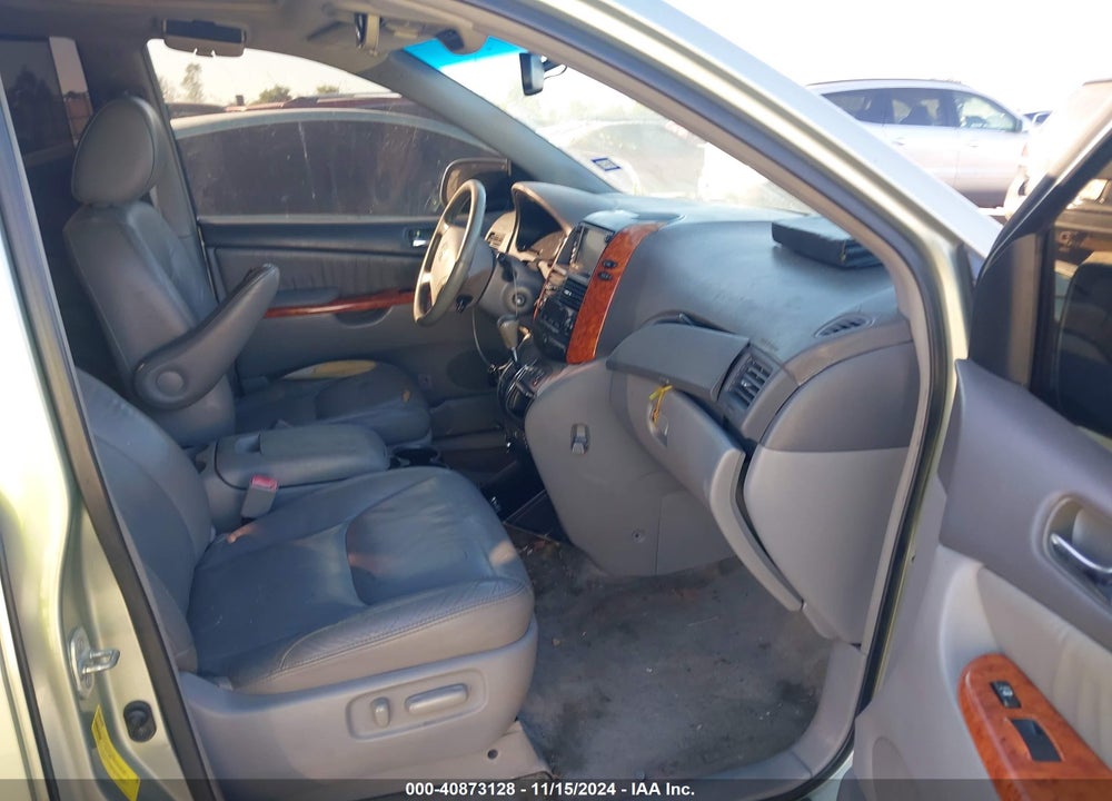2010 TOYOTA SIENNA XLE/XLE LIMITED VIN: 5TDYK4CC7AS323471