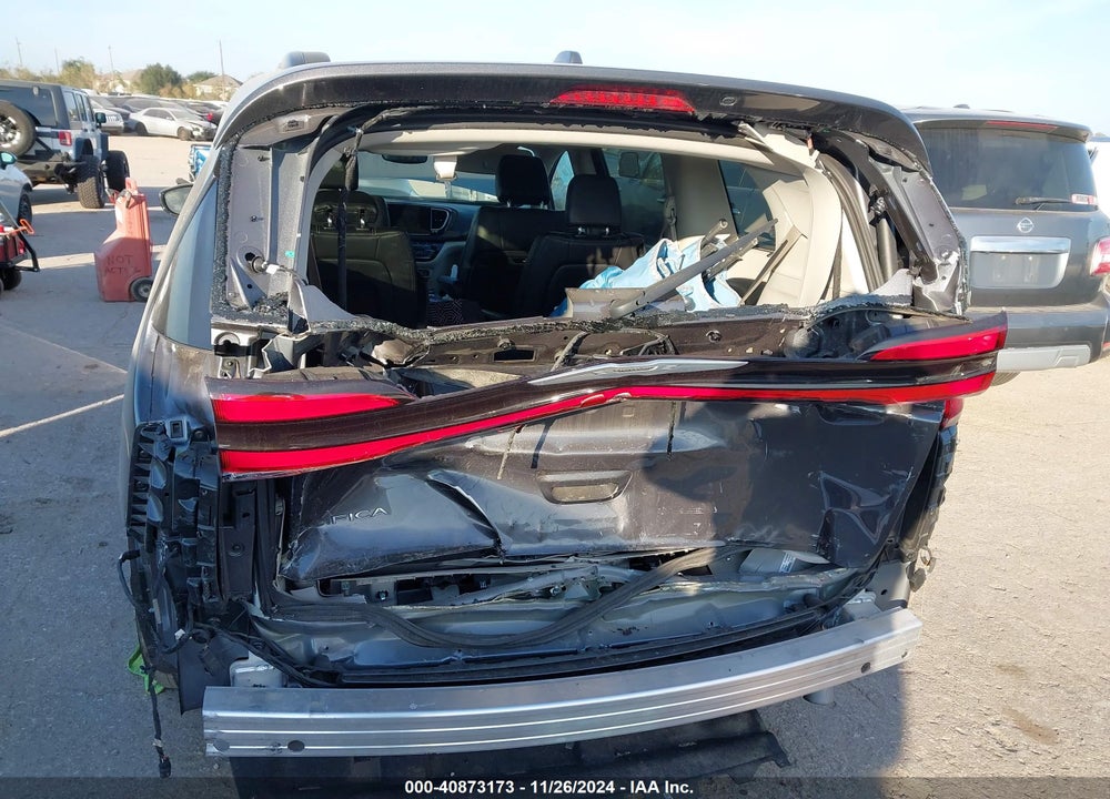 2022 CHRYSLER PACIFICA TOURING L VIN: 2C4RC1BG1NR186398