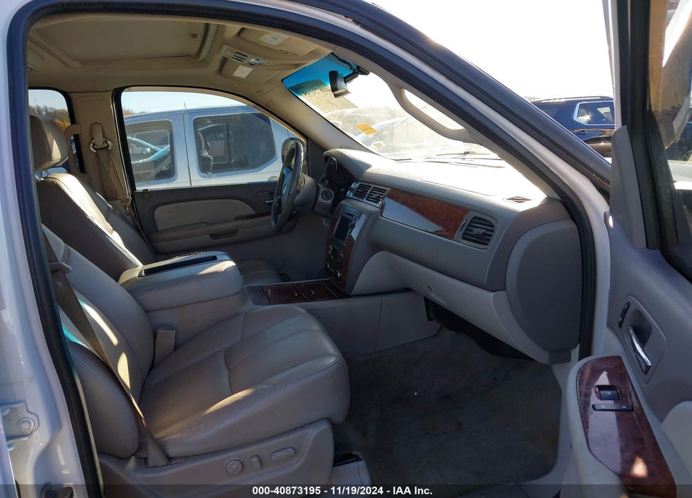 2008 CHEVROLET SUBURBAN 1500 LTZ VIN: 1GNFC16028R189361
