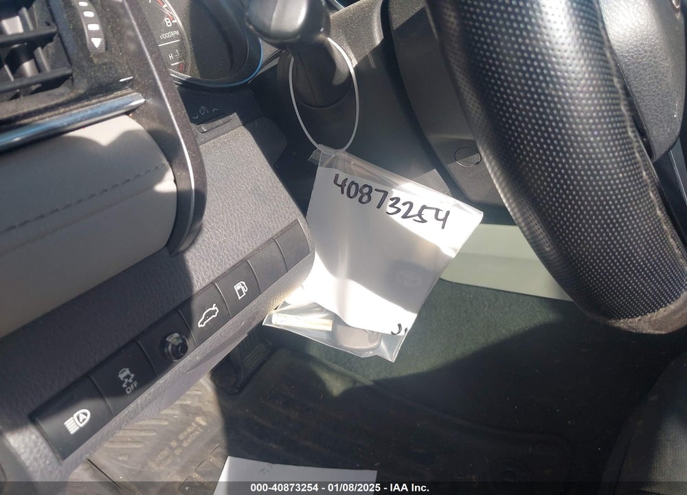 2018 TOYOTA CAMRY LE VIN: 4T1B11HK2JU674836