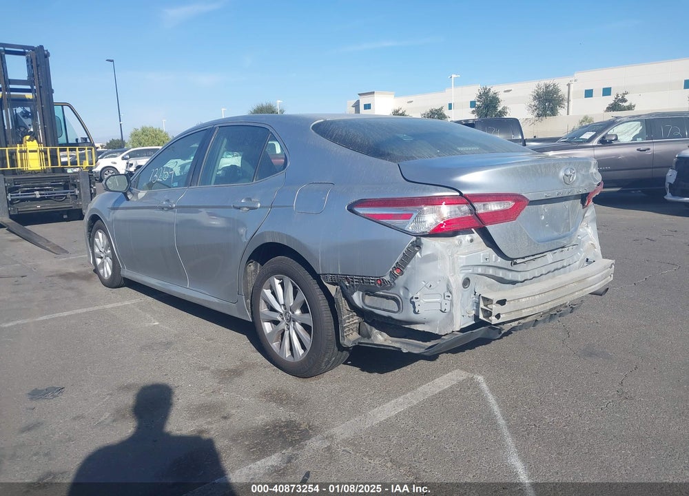 2018 TOYOTA CAMRY LE VIN: 4T1B11HK2JU674836