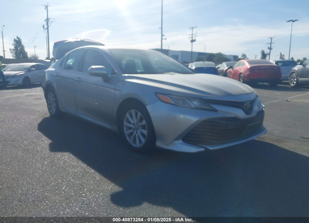 2018 TOYOTA CAMRY LE VIN: 4T1B11HK2JU674836