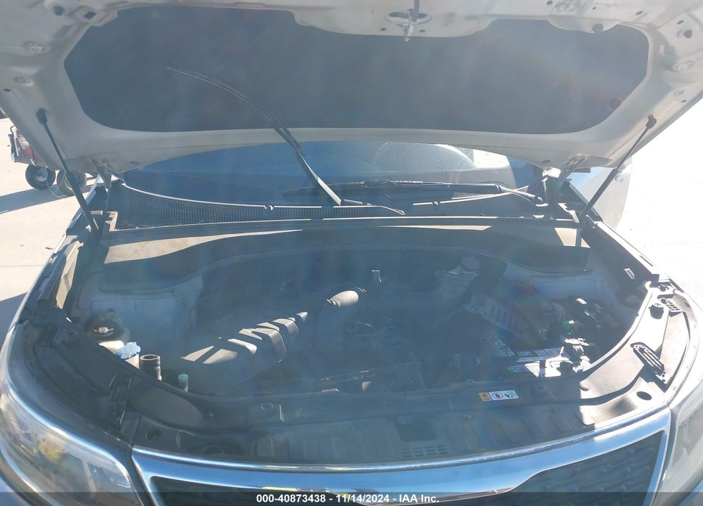 2015 KIA SORENTO LX VIN: 5XYKT4A63FG630110