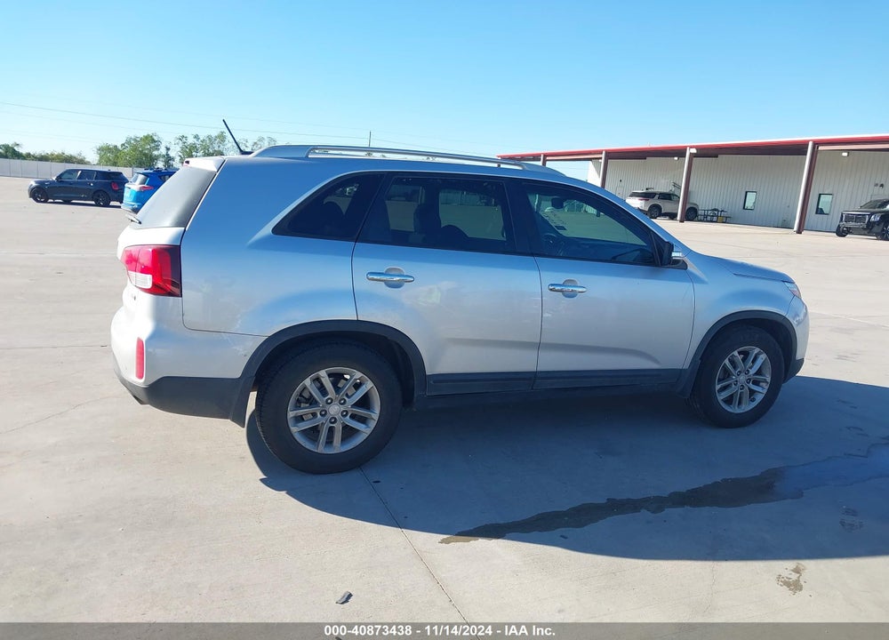 2015 KIA SORENTO LX VIN: 5XYKT4A63FG630110