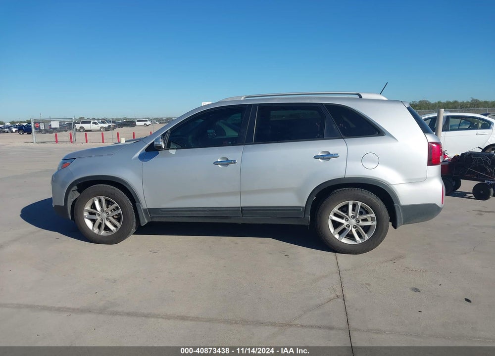 2015 KIA SORENTO LX VIN: 5XYKT4A63FG630110