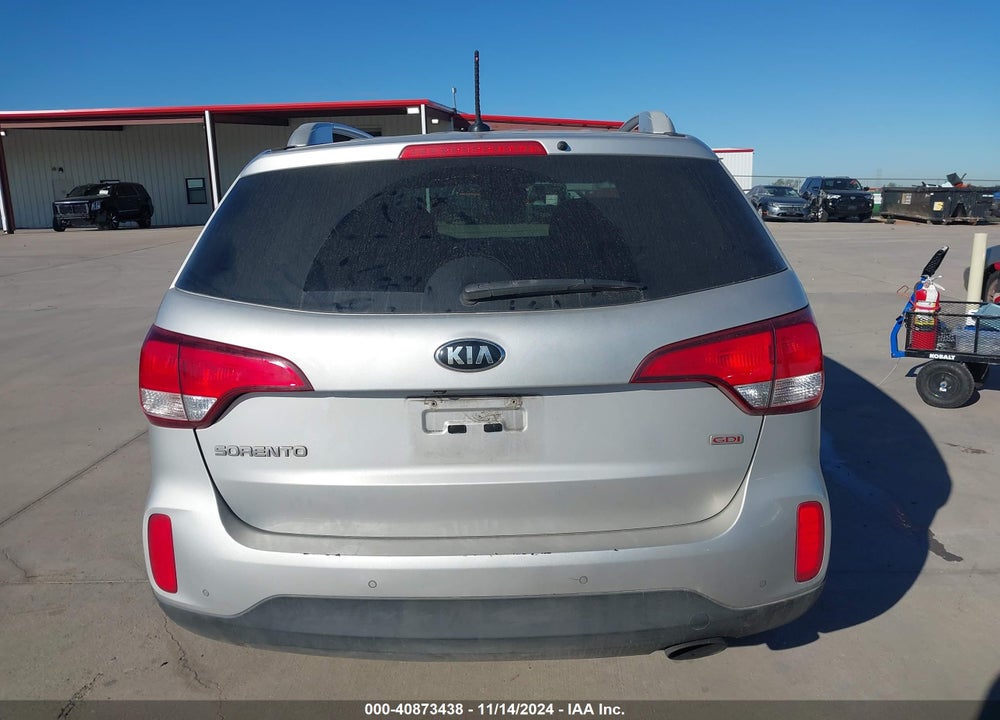 2015 KIA SORENTO LX VIN: 5XYKT4A63FG630110