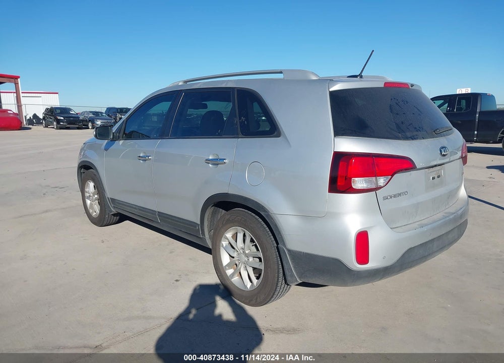 2015 KIA SORENTO LX VIN: 5XYKT4A63FG630110