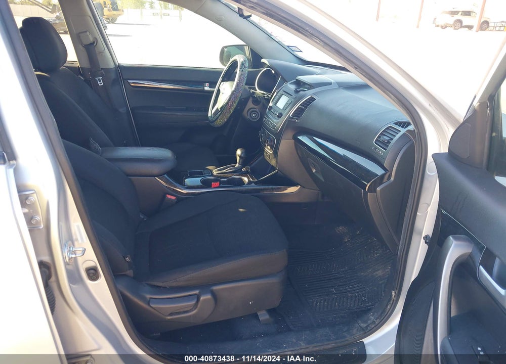 2015 KIA SORENTO LX VIN: 5XYKT4A63FG630110