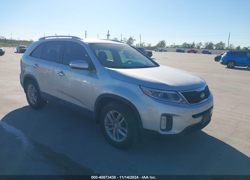 2015 KIA SORENTO LX VIN: 5XYKT4A63FG630110