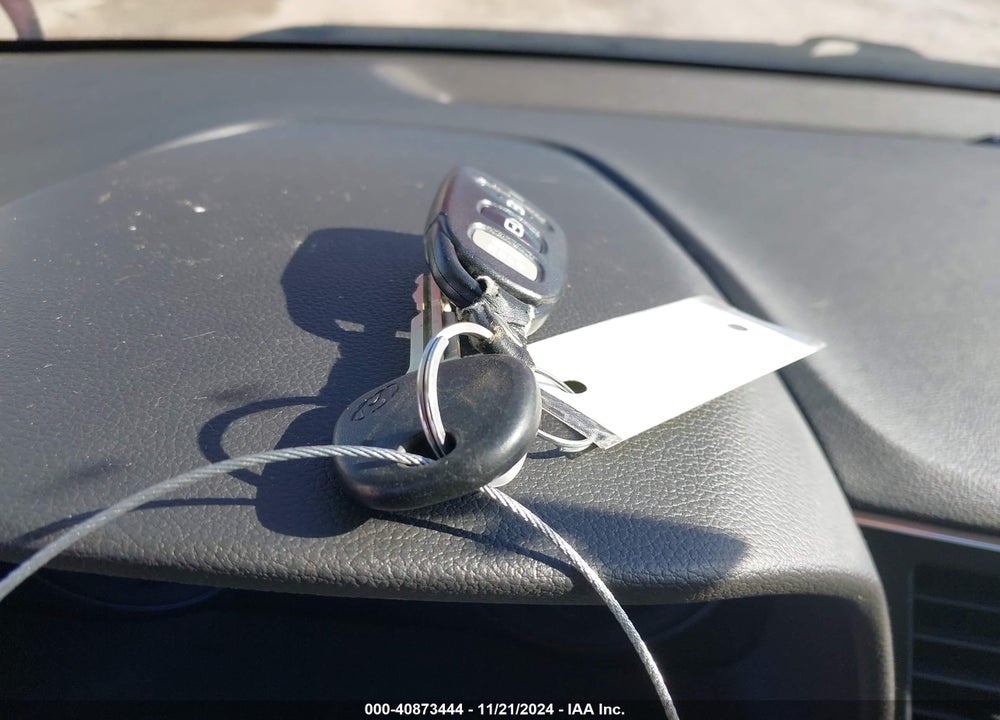 2017 HYUNDAI ELANTRA VIN: KMHD74LF9HU395820