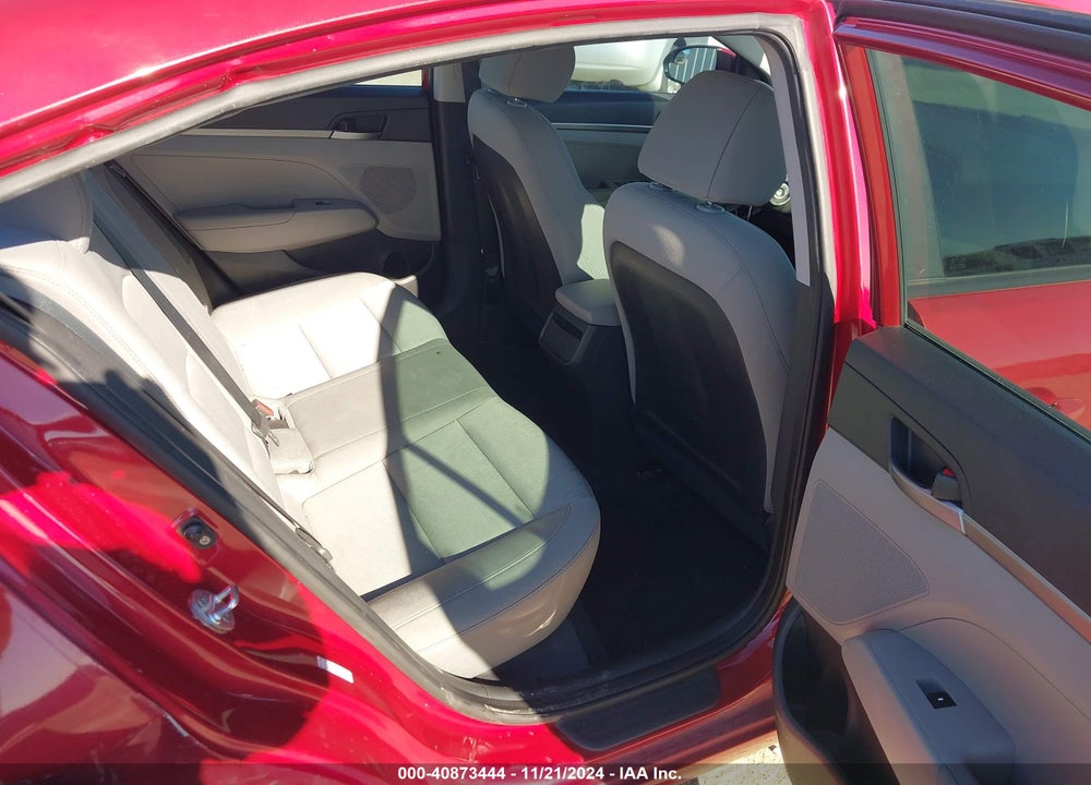 2017 HYUNDAI ELANTRA VIN: KMHD74LF9HU395820