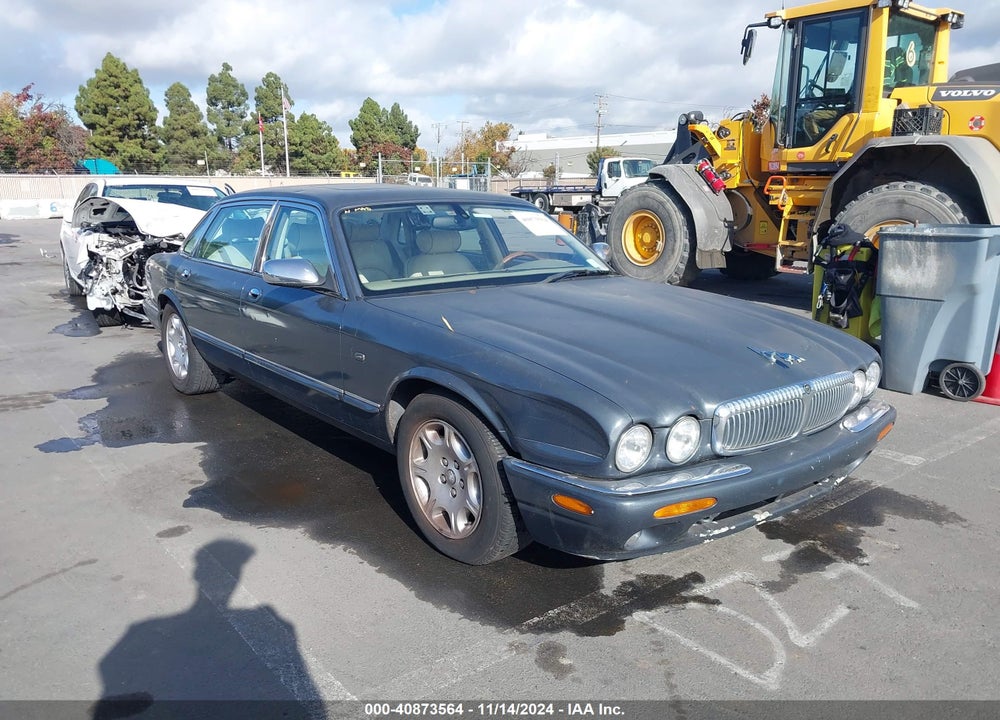 2001 JAGUAR XJ8 VANDEN PLAS VIN: SAJDA24C61LF25373