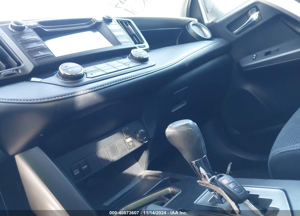 2018 TOYOTA RAV4 XLE VIN: JTMWFREV9JJ732690