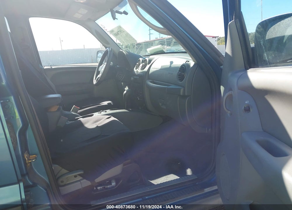 2005 JEEP LIBERTY SPORT VIN: 1J4GK48K05W612820