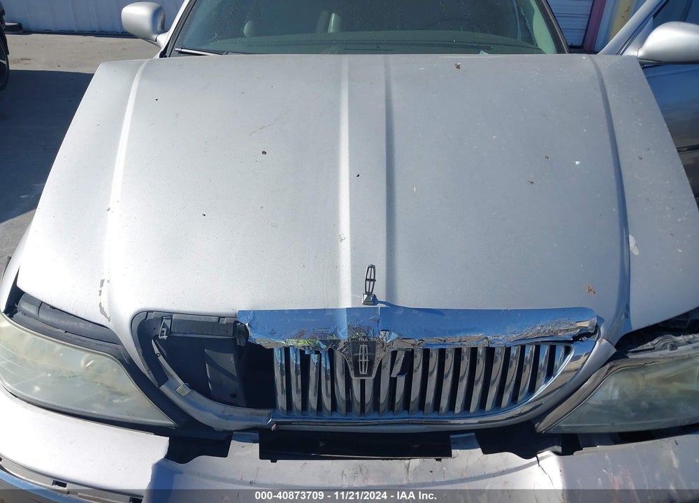 2007 LINCOLN TOWN CAR SIGNATURE VIN: 1LNHM81W87Y636990