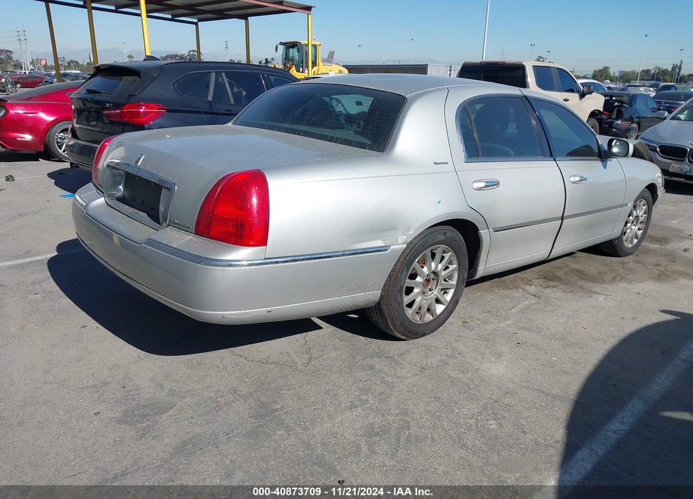 2007 LINCOLN TOWN CAR SIGNATURE VIN: 1LNHM81W87Y636990