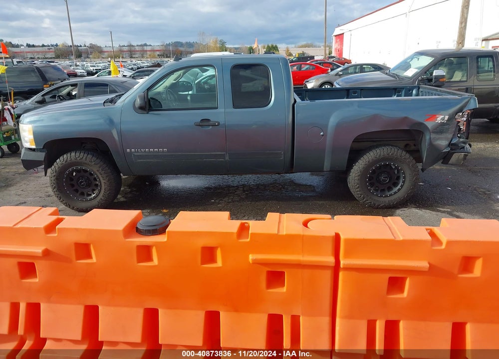 2009 CHEVROLET SILVERADO 1500 LT VIN: 1GCEK29J29Z258858