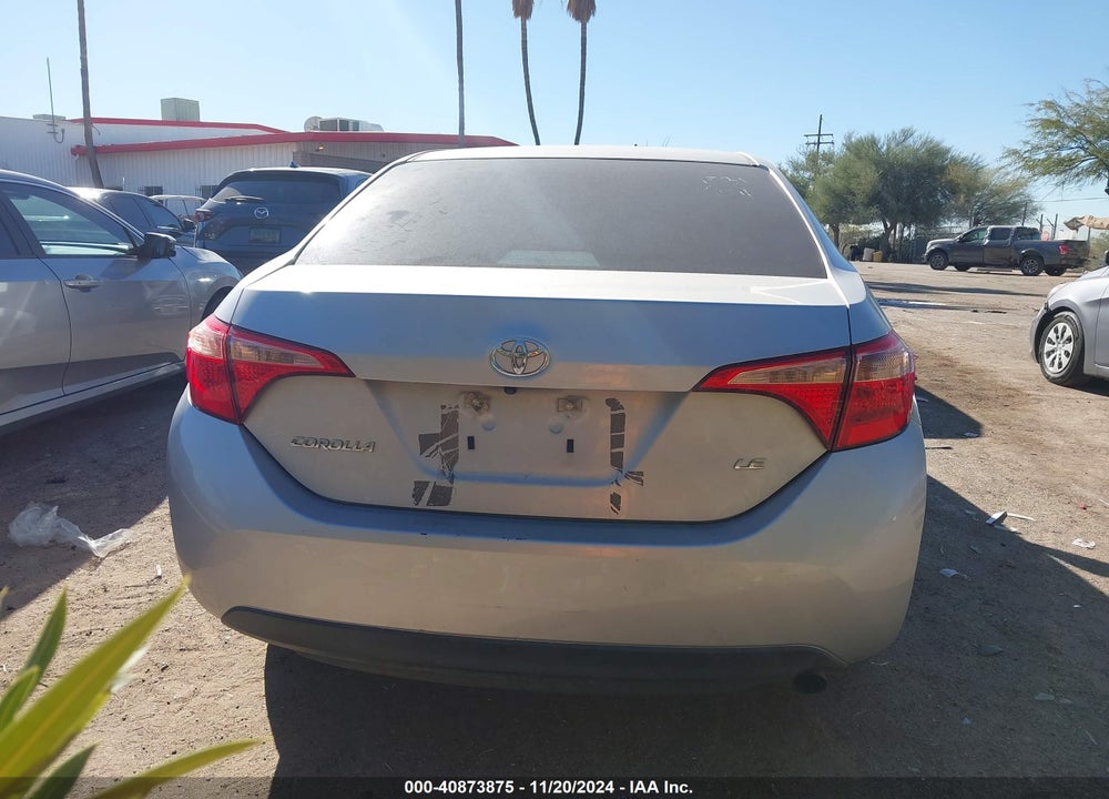 2018 TOYOTA COROLLA LE VIN: 5YFBURHE6JP815487