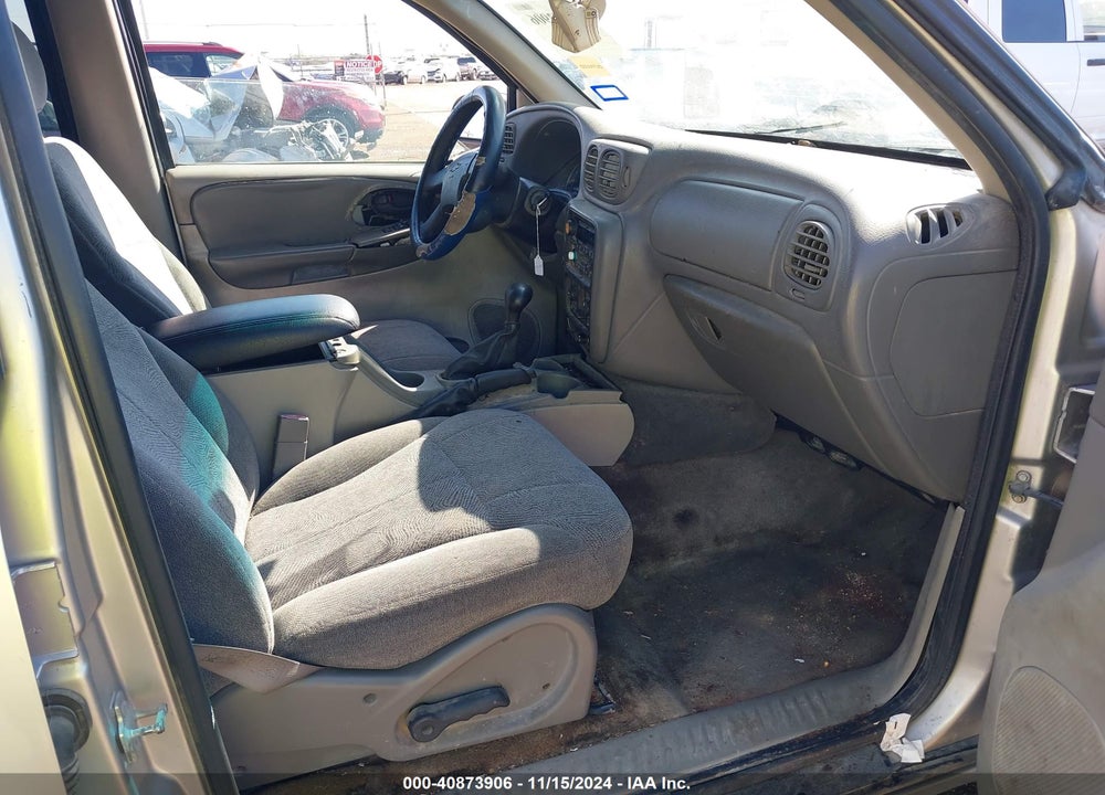 2004 CHEVROLET TRAILBLAZER LS VIN: 1GNDS13S842238243