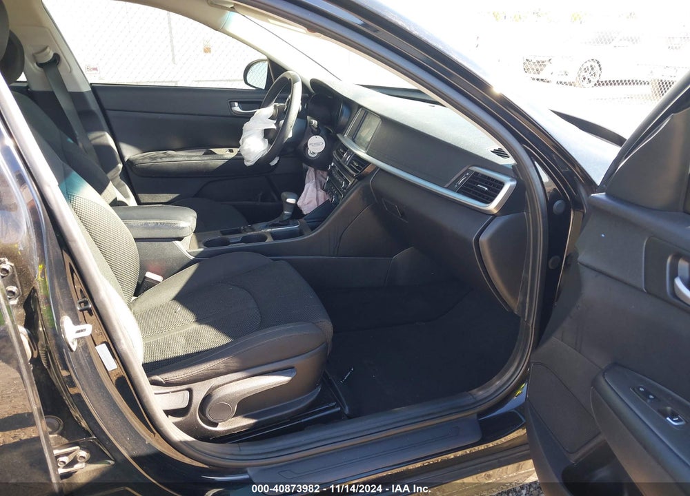 2019 KIA OPTIMA LX VIN: 5XXGT4L35KG305465