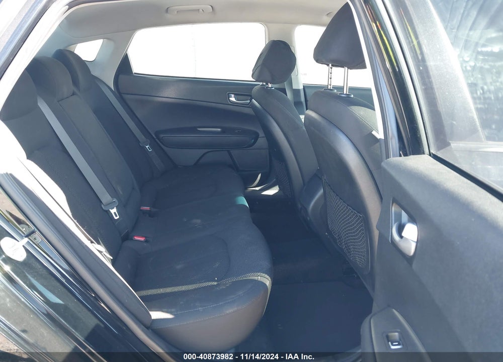 2019 KIA OPTIMA LX VIN: 5XXGT4L35KG305465
