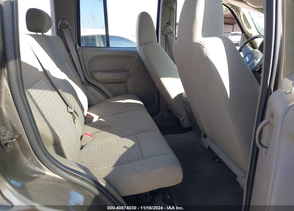 2005 JEEP LIBERTY SPORT VIN: 1J4GL48K05W521043