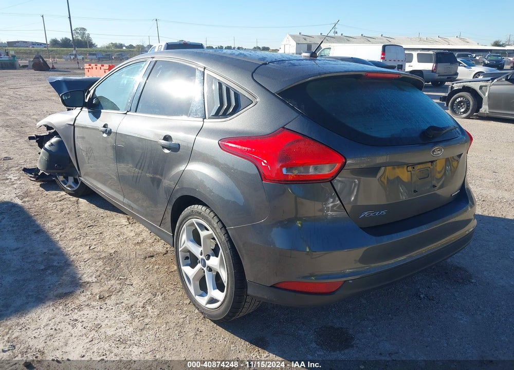 2016 FORD FOCUS SE VIN: 1FADP3K27GL233921