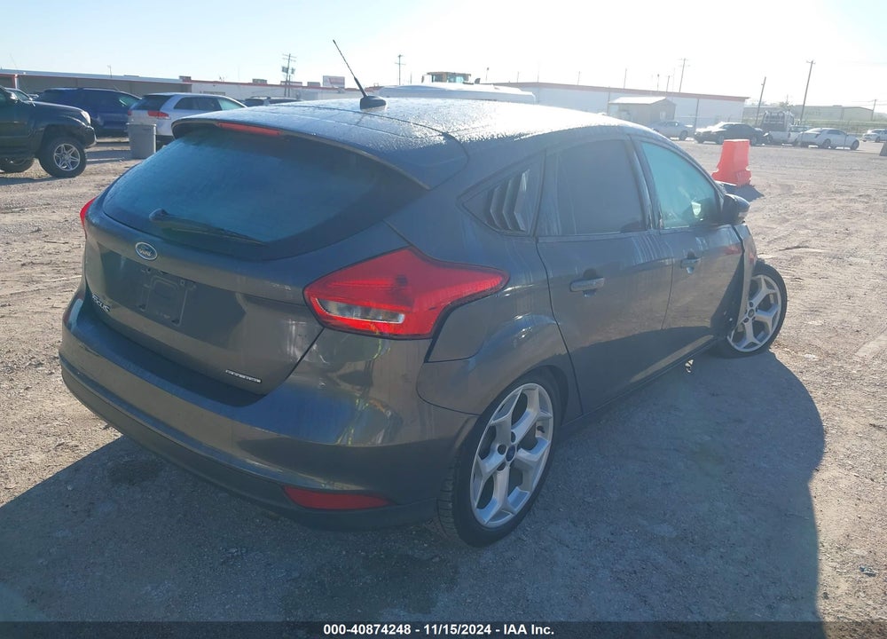 2016 FORD FOCUS SE VIN: 1FADP3K27GL233921