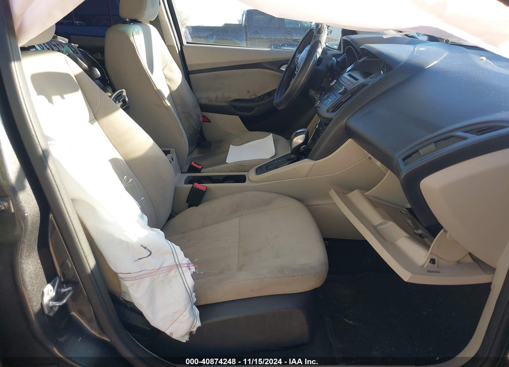 2016 FORD FOCUS SE VIN: 1FADP3K27GL233921