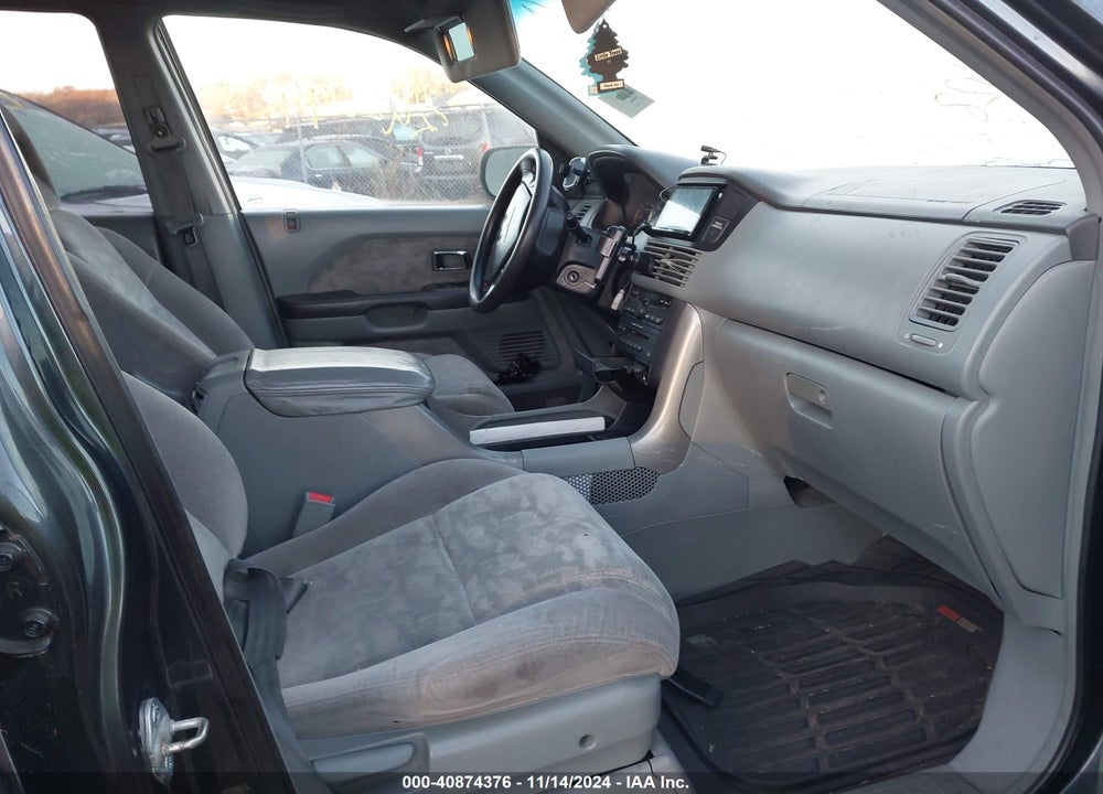 2005 HONDA PILOT EX VIN: 5FNYF18485B039295