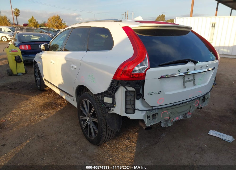 2016 VOLVO XC60 T5 DRIVE-E PREMIER VIN: YV440MDKXG2832381