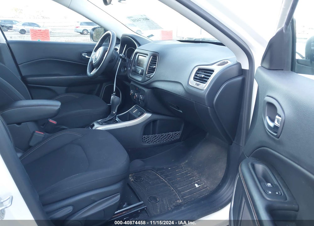 2018 JEEP COMPASS SPORT FWD VIN: 3C4NJCAB8JT330199
