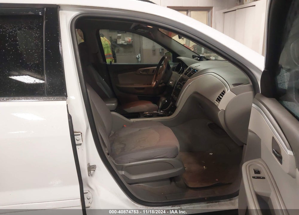2010 CHEVROLET TRAVERSE LT VIN: 1GNLVFED8AS152442