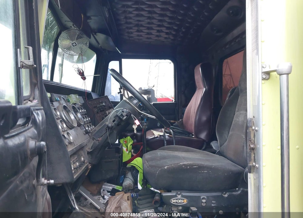 1996 KENWORTH T800 T800 VIN: 1NKDXB0X8TJ731696