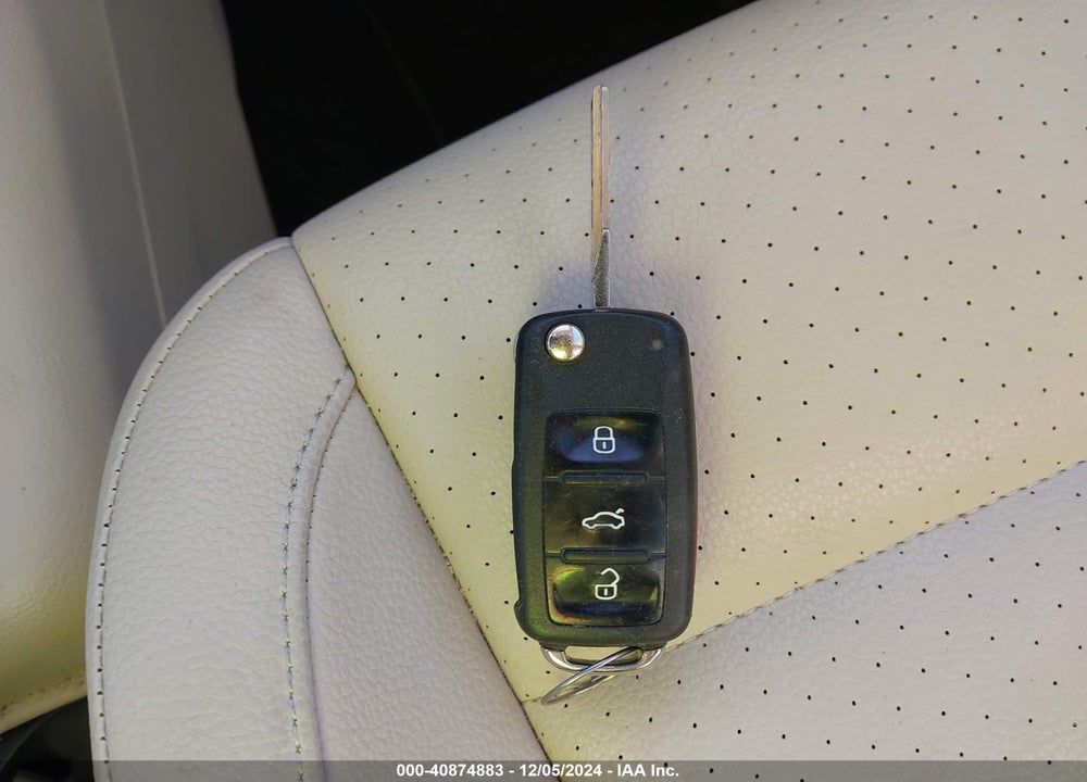2011 VOLKSWAGEN TIGUAN SE VIN: WVGBV7AX3BW001007