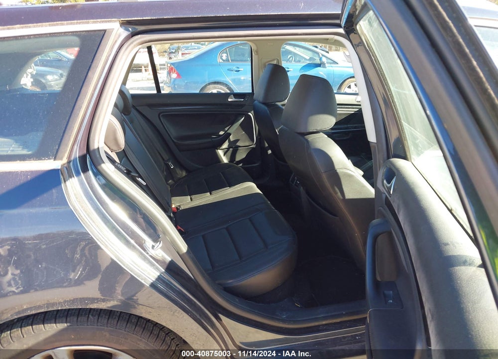 2010 VOLKSWAGEN JETTA TDI VIN: 3VWPL8AJ4AM630532