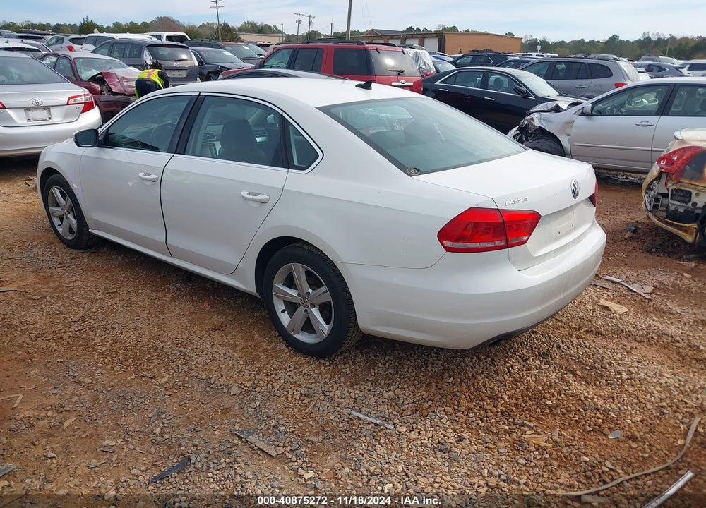 2013 VOLKSWAGEN PASSAT 2.0L TDI SE VIN: 1VWBN7A31DC073066