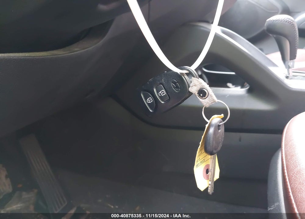 2011 HYUNDAI TUCSON VIN: KM8JUCAC0BU312698