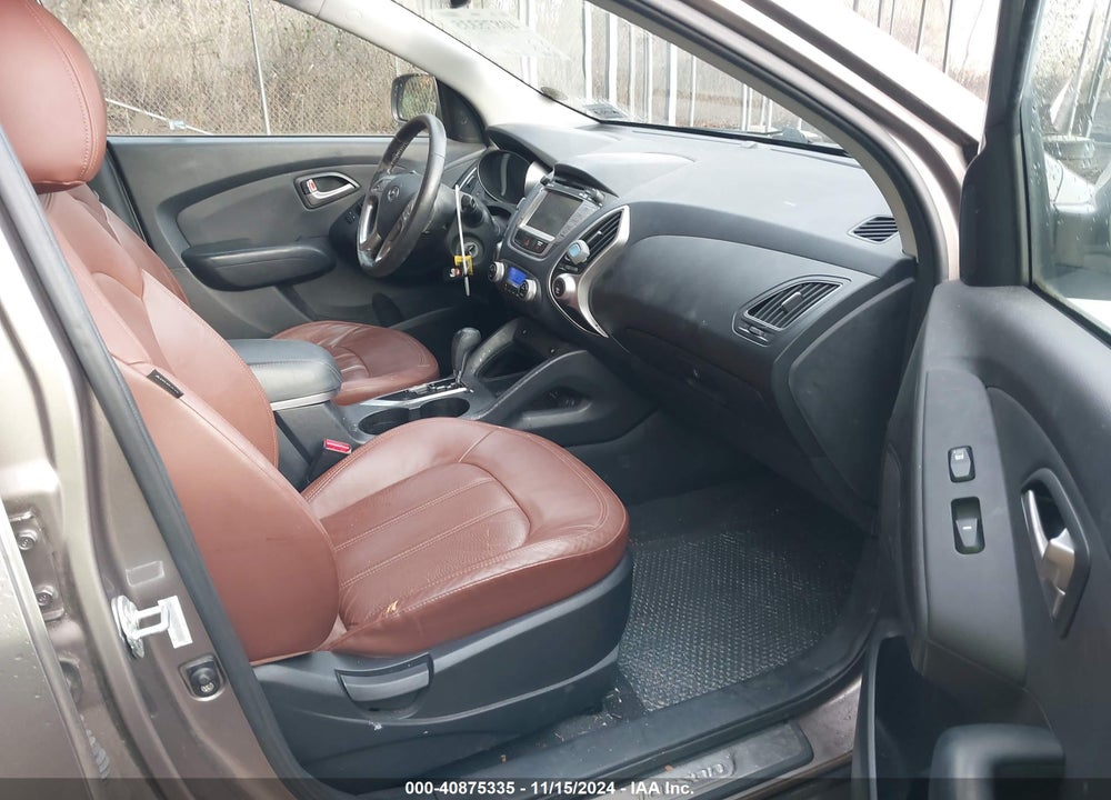 2011 HYUNDAI TUCSON VIN: KM8JUCAC0BU312698