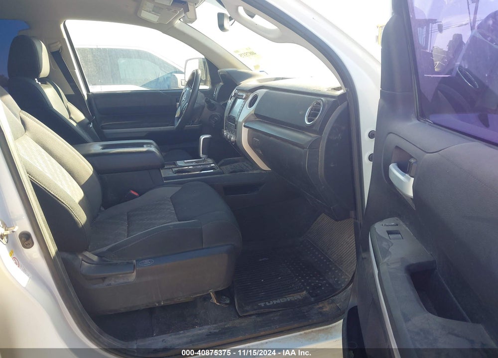 2019 TOYOTA TUNDRA SR5 5.7L V8 VIN: 5TFDW5F11KX819400