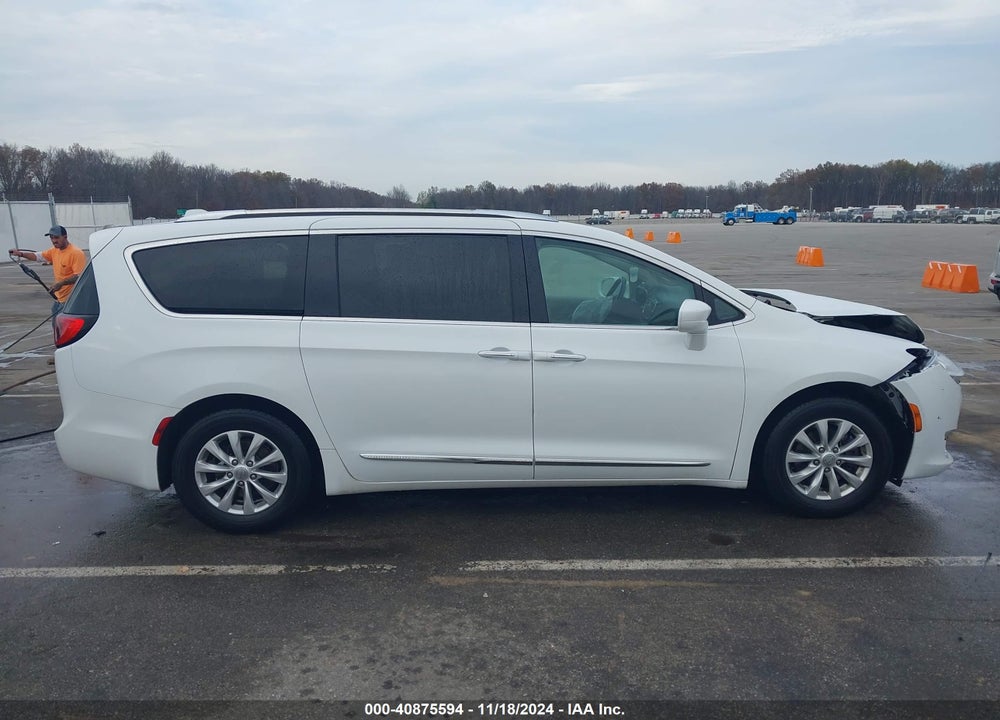 2019 CHRYSLER PACIFICA TOURING L VIN: 2C4RC1BG9KR625746