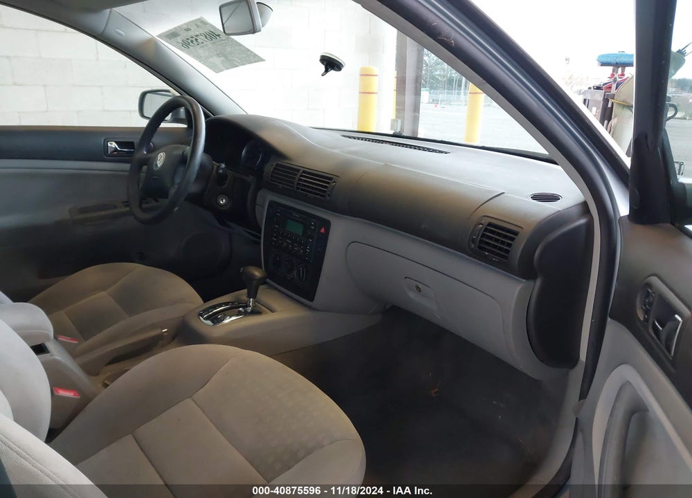 2003 VOLKSWAGEN PASSAT GL VIN: WVWND63B23E210911