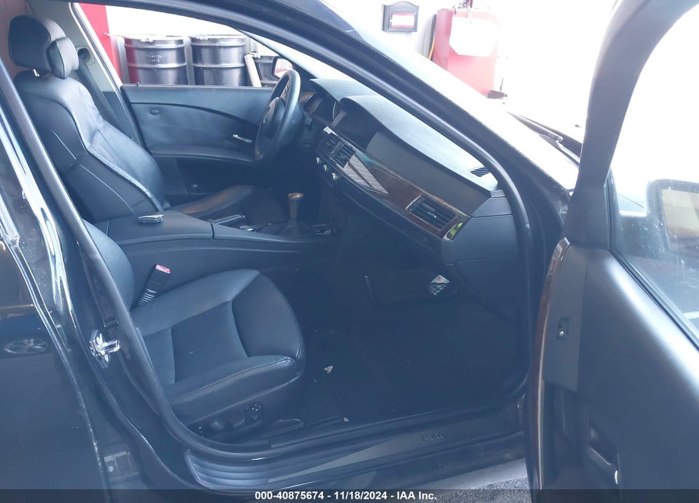 2007 BMW 530XI VIN: WBANF73547CC35157