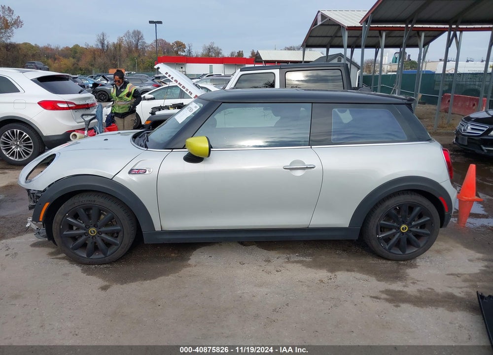 2021 MINI SE HARDTOP COOPER VIN: WMWXP3C09M2P24817